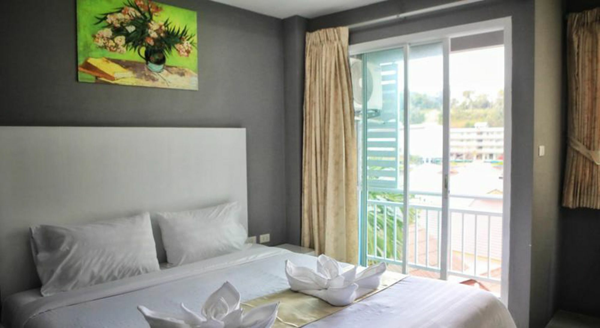 Guan Chao Yin Hotel Patong Exterior photo